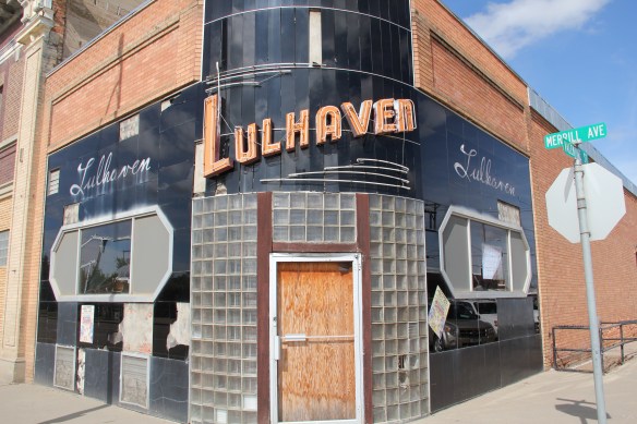 Closed for sometime now, the Lulhaven Bar is a classic example of Art Deco, with its black carrera glass and glass block entrance