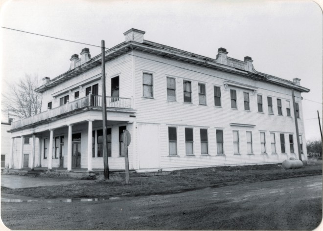 Adams Hotel, Lavina, Golden Valley Co (26-26)
