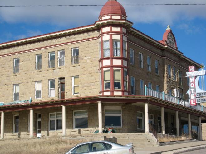 Graves Hotel harlowton