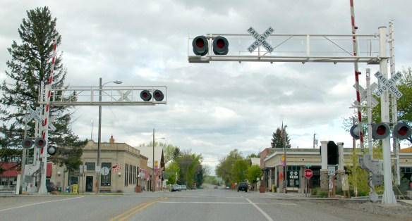 Gallatin Co Manhattan RR crossing