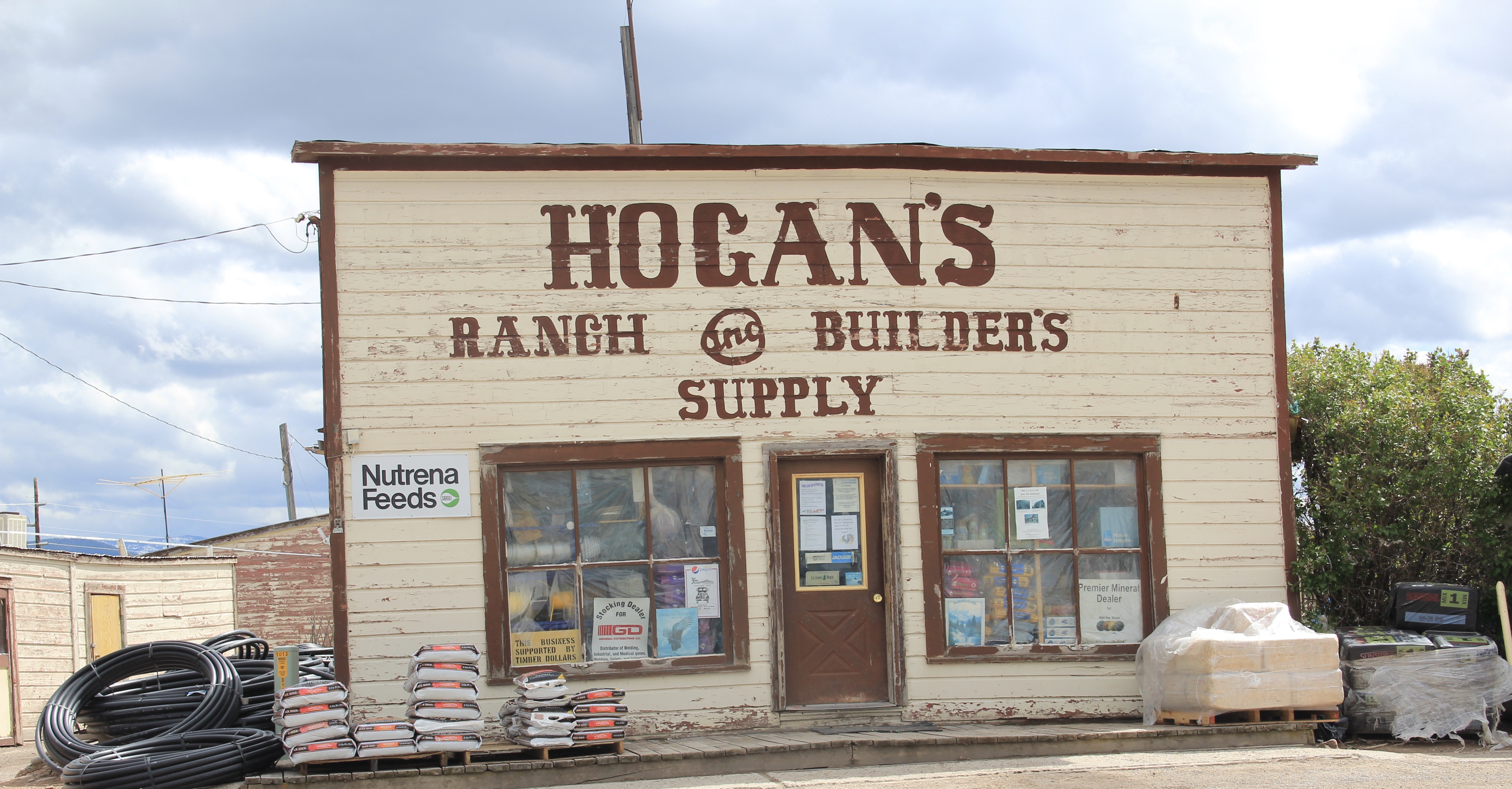 Hogan's store, MT 512, Hall