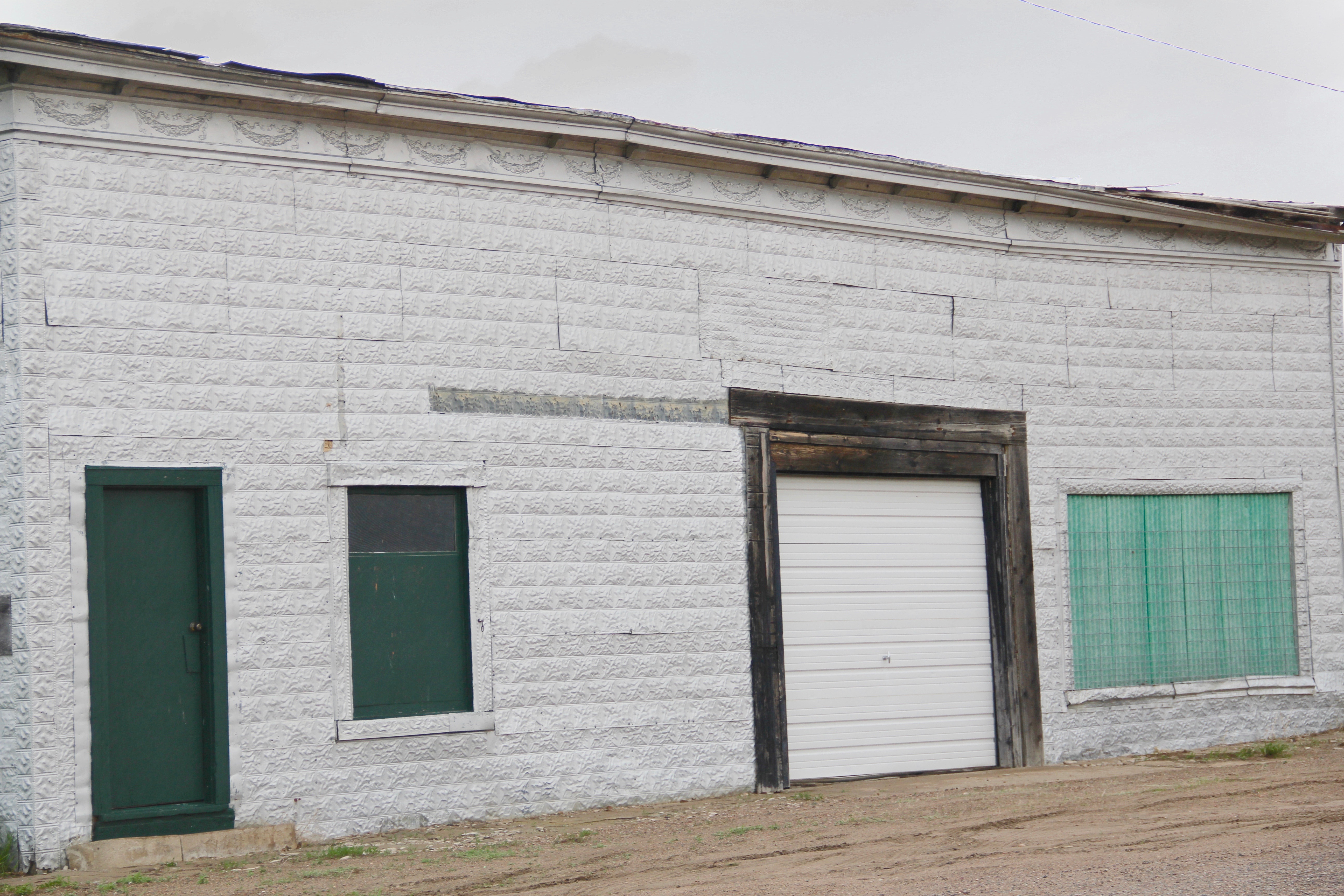 Hil Co Kremlin 6 pressed tin