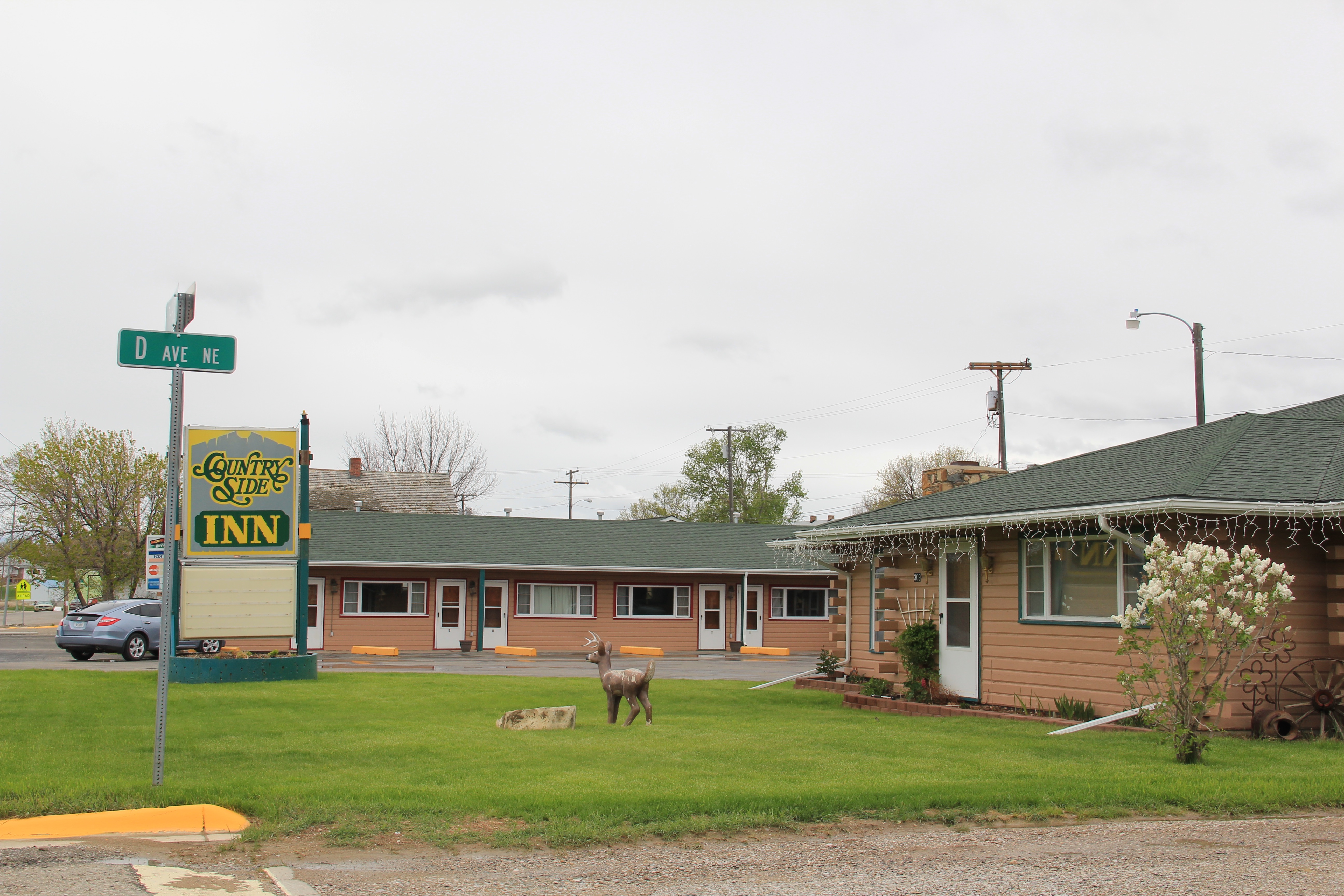 Wheatland Co Harlowton motel US 12 roadside