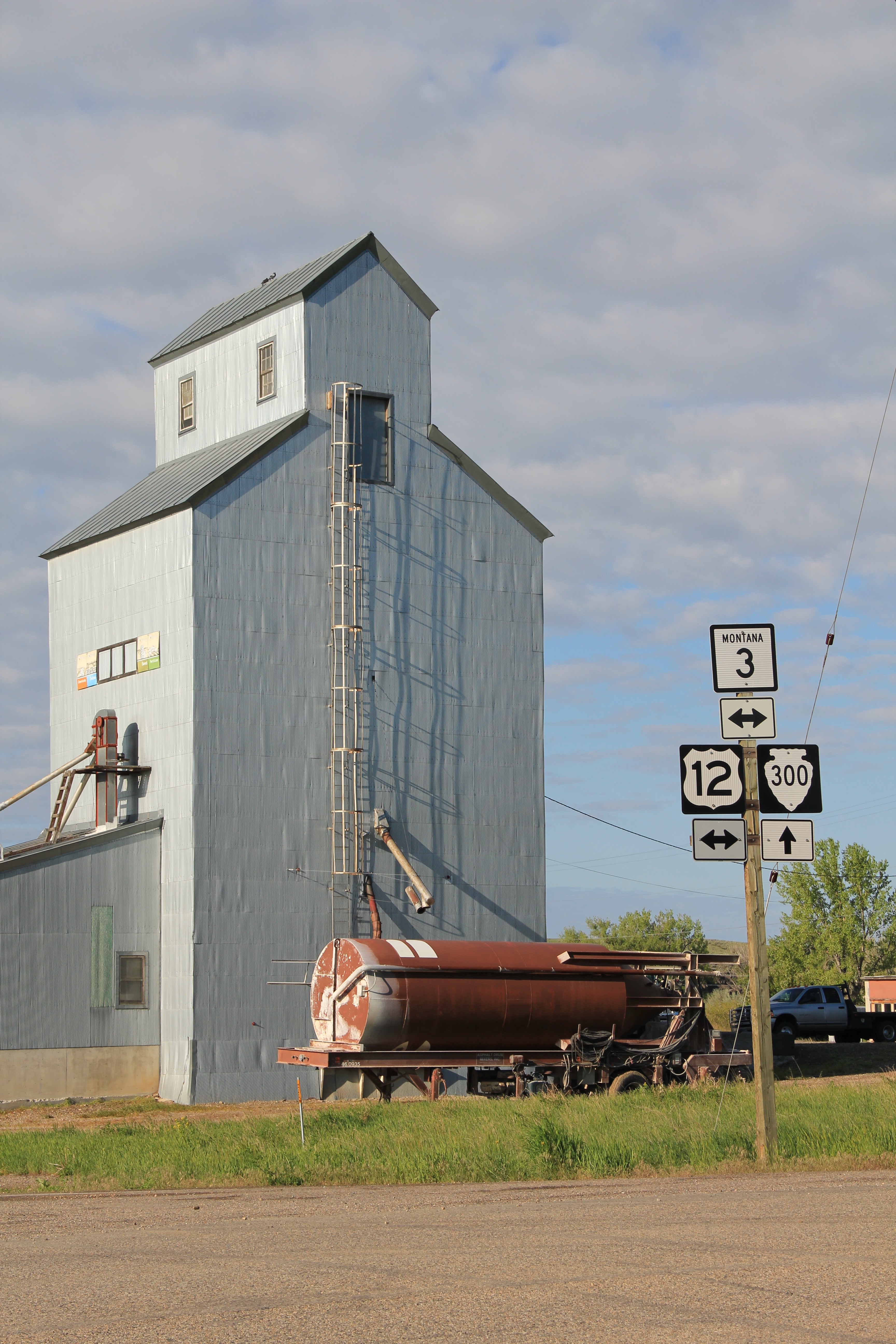 Golden Valley Co Ryegate elevators signs