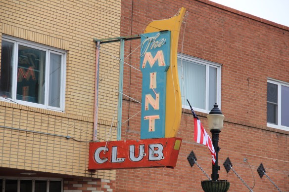 Toole Co Shelby Main St 3 Mint Club bar